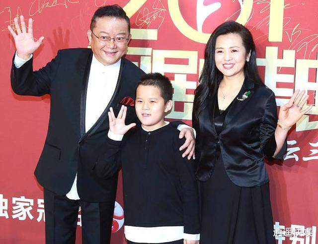 为了养比自己小60岁的儿子,王刚称不敢老去,71岁仍在外不停奔波