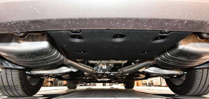 维修店偶遇国产豪车红旗h9,气场蛮大,用料实在