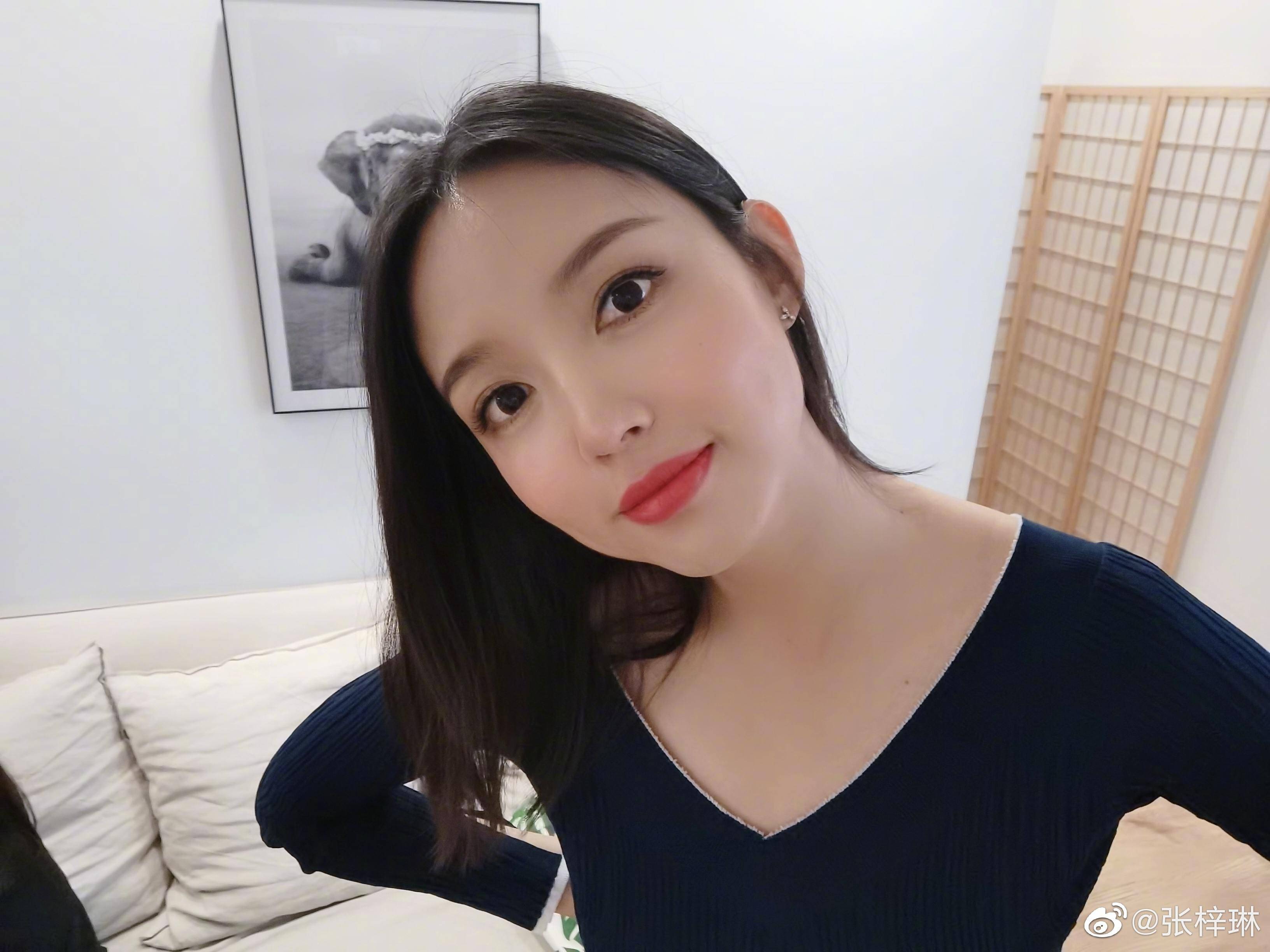 张梓琳时隔2个月晒自拍,被评"有孕相",疑似怀二胎?