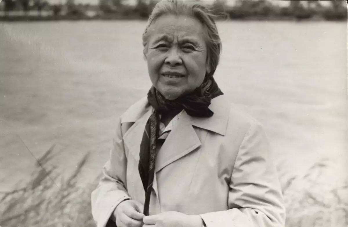 她一生与4个男人有过恋情,被世人嘲讽,跟小13岁的丈夫相伴到老_丁玲