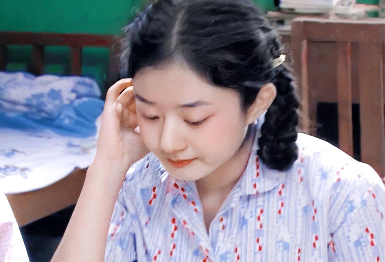 《金婚》,当时还略显稚嫩的赵丽颖,演的是正值青春时期的佟多多