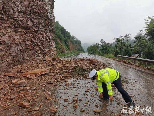 邢台市区五座地道桥因积水断交 山区路段出现落石