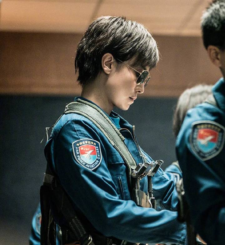 最后一个由文牧野执导的《护航》单元,里面的一位战斗机飞行员吕潇然