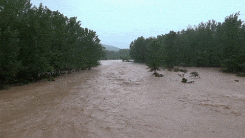 尹集李庄小东河04远处的二郎山,被云层遮掩,透露着神秘警钟长鸣,警示