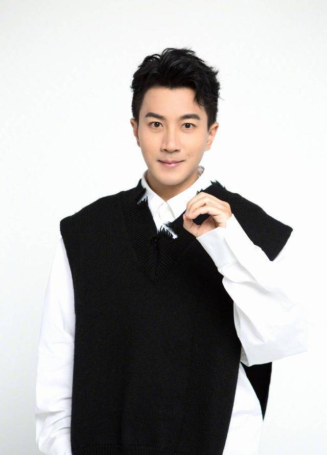 原创刘恺威杨幂女儿露出真容长相可爱是两人的混合版