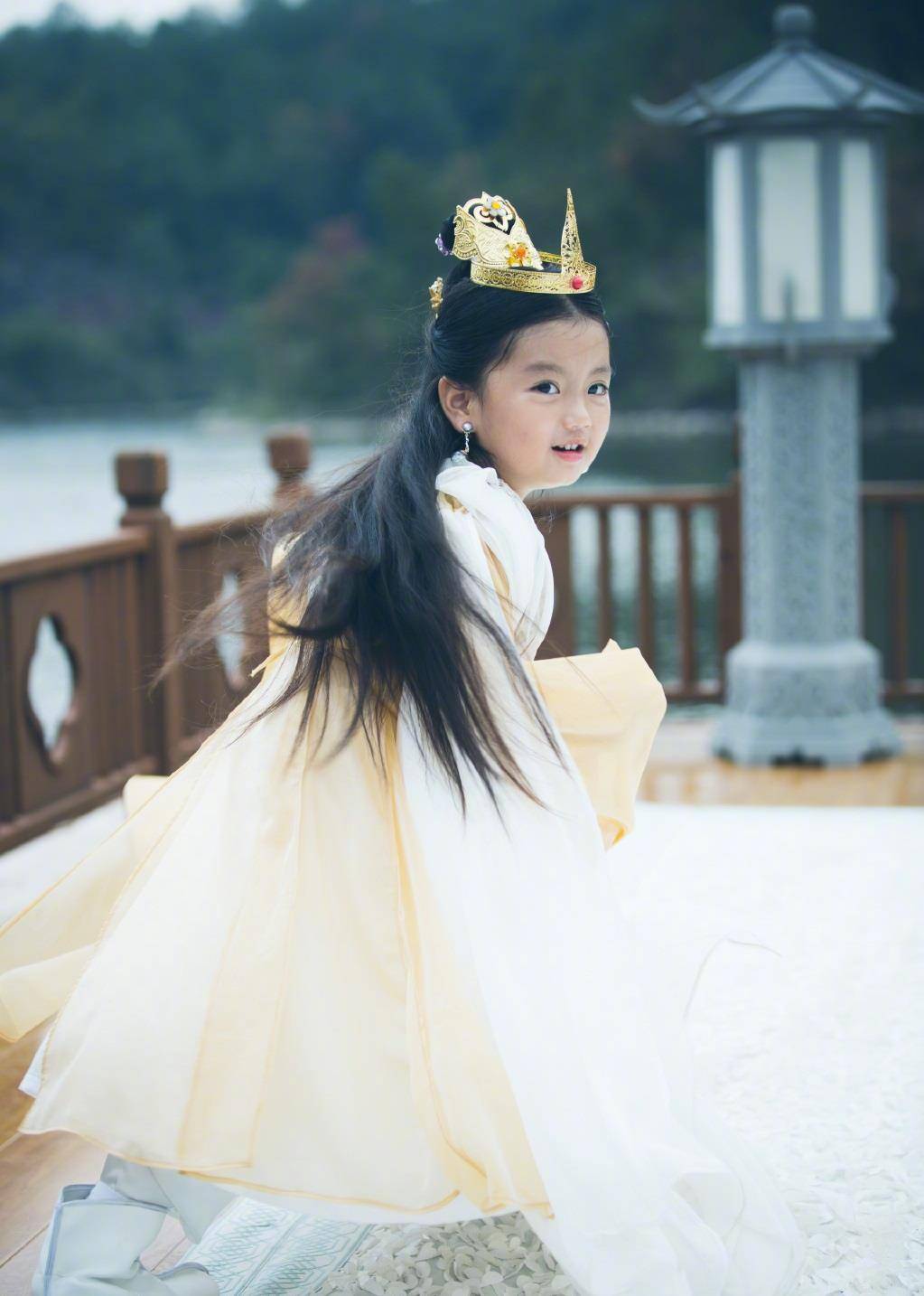 原创阿拉蕾晒旧剧照,太可爱了,就连蕾宝自己看了都被自己萌到了