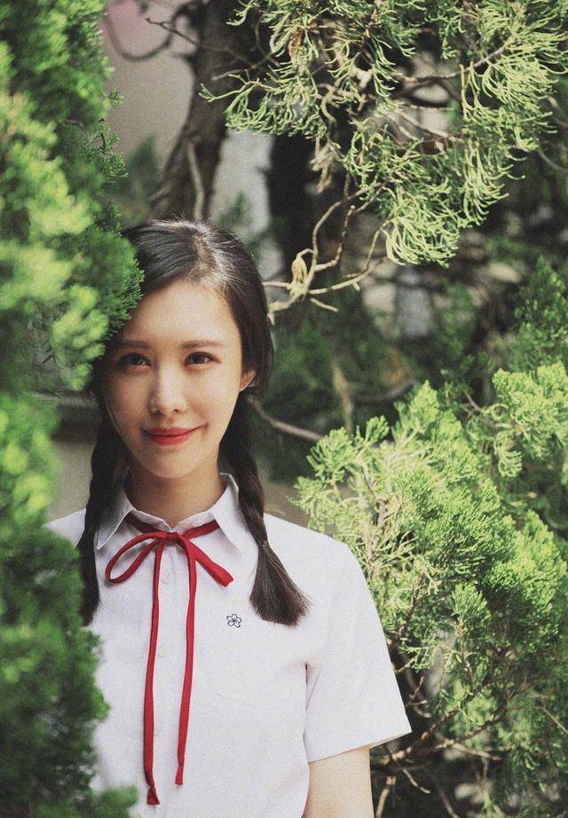 原创67田朴珺真不像富豪太太穿旗袍裙没气质不说还被网友吐槽脸太僵