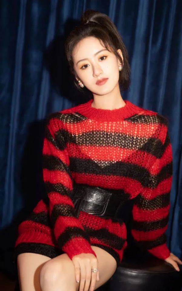 当红小花旦袁冰妍写真:俏丽可爱,清新甜美!