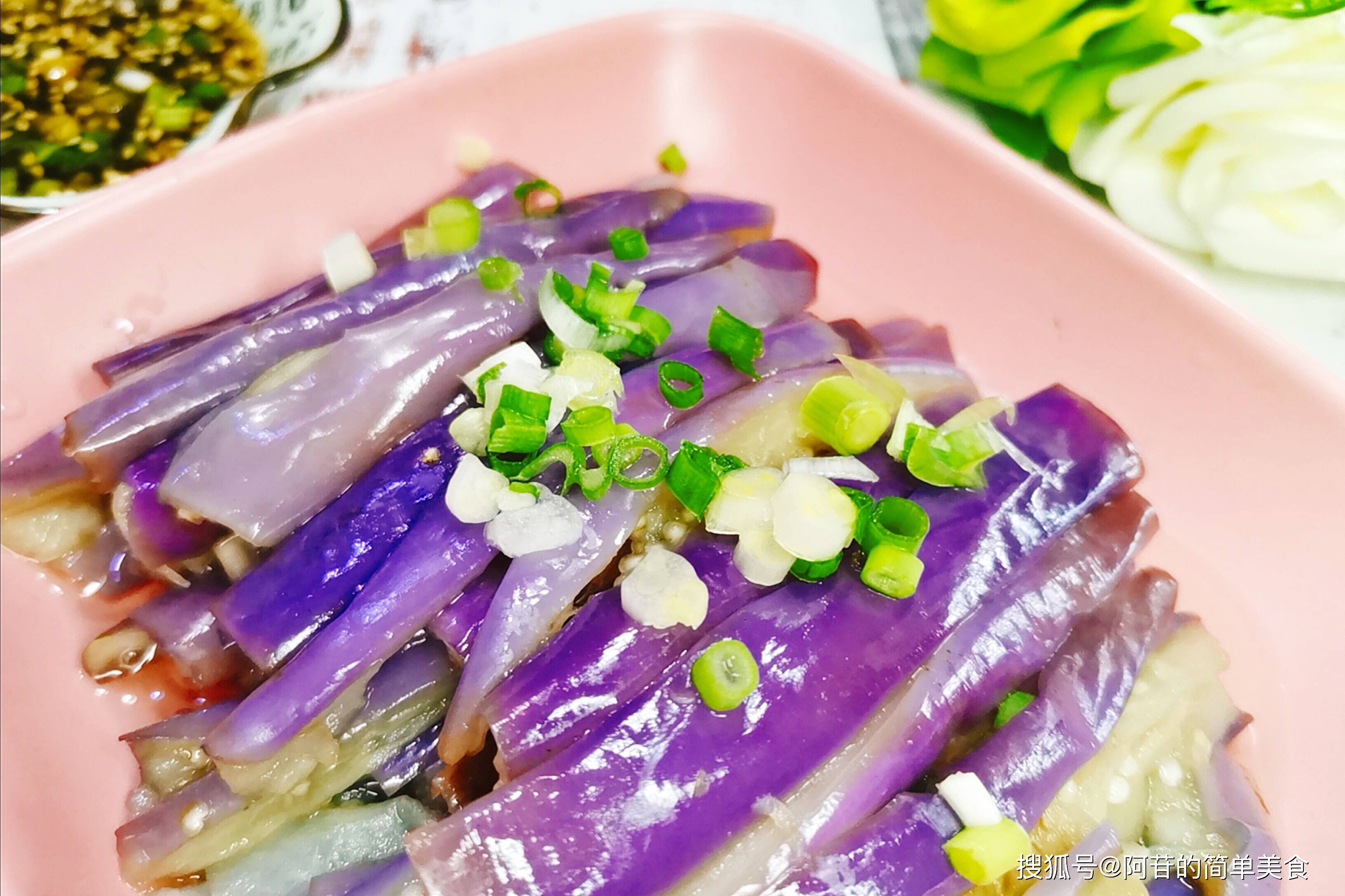 凉拌茄子的做法,却叫蘸水茄子.吃辣和不吃辣的,这下不打了