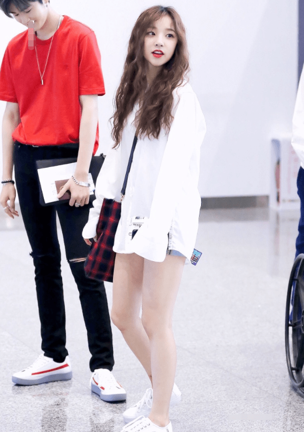 宋雨琦为证自己是"腿精",短裤只有5cm长,穿上后才知这么显腿长