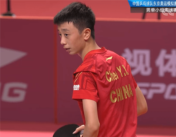 原创拒爆大冷门!国乒世青赛双冠王迎爆发,4-2带伤逆转险胜杀神爱徒