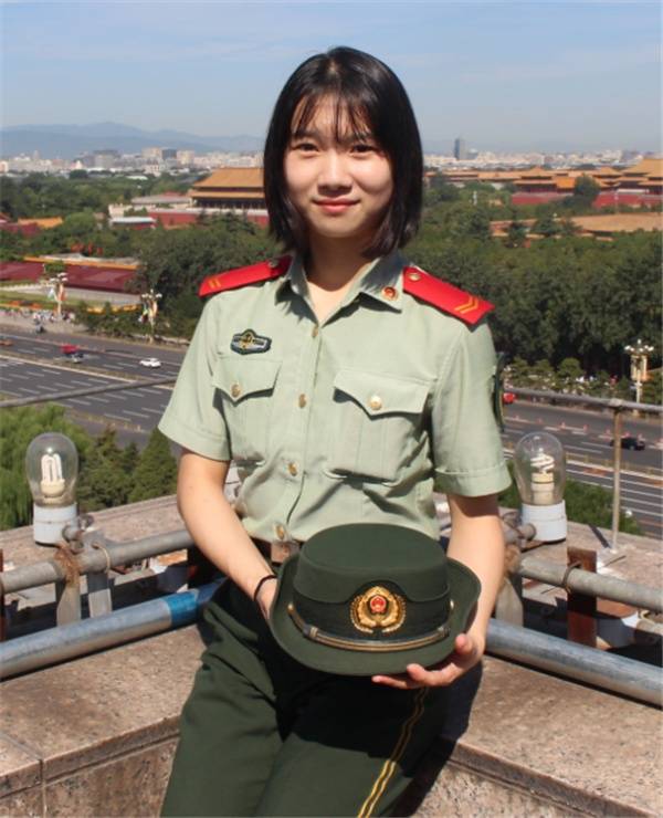 青年一线故事中山退役大学生女兵钟凯翠不让青春留下遗憾