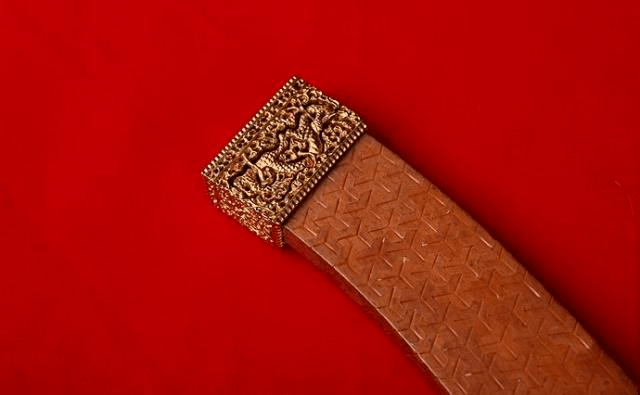 这把刀作为大食国的国刀,是一种身份的象征,在当时一共只打造了2把.