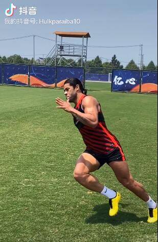 伤愈回归?胡尔克晒冲刺跑视频 秀肌肉:越来越好(gif)