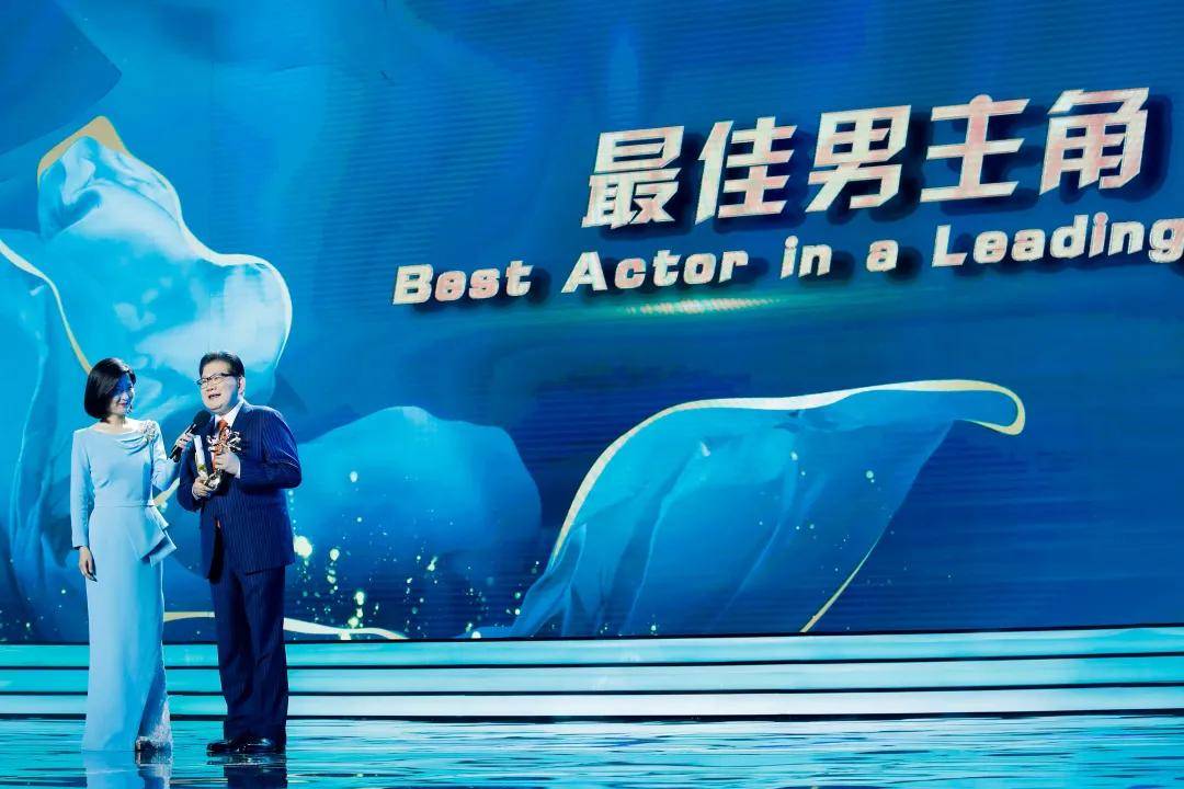 “白玉兰”奖项揭晓 郑晓龙点赞评奖不受干扰