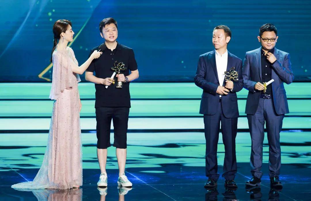 “白玉兰”奖项揭晓 郑晓龙点赞评奖不受干扰