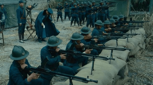 结果这盗墓探险剧一度就变成了民国枪战戏,非常有冲击感的是马振邦的