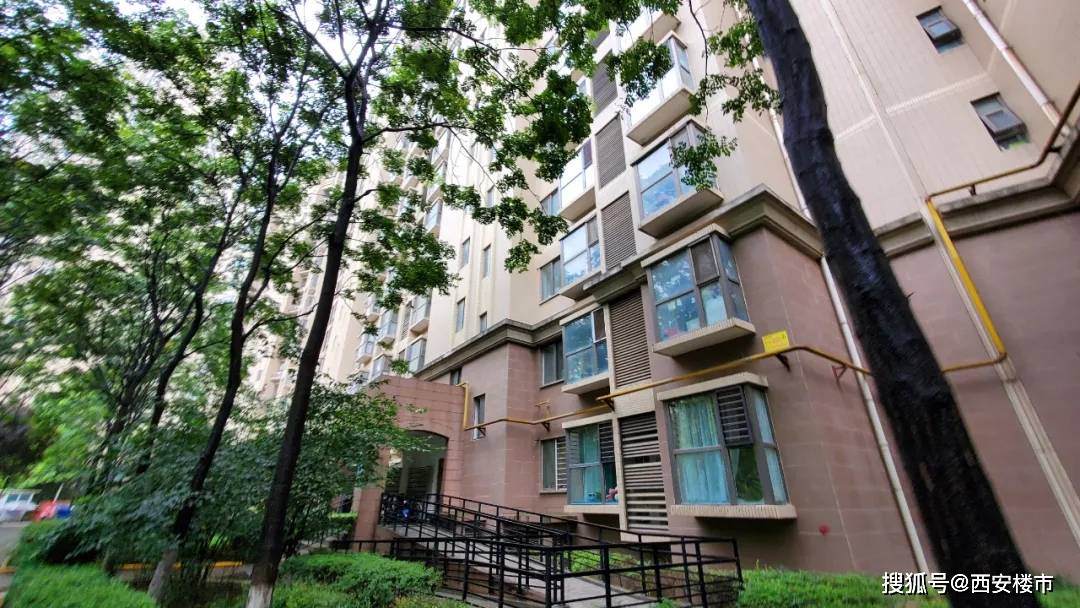 华清学府城:1公里内解决生活,现在出行却不易?