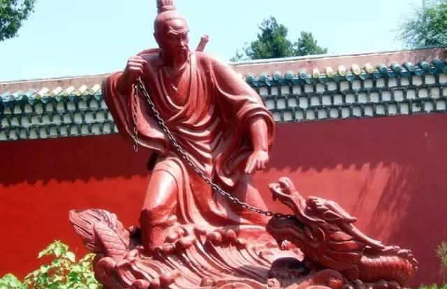 许真君和他说了几句话后,就发现他就是那条孽龙,就在转眼之间少年告别