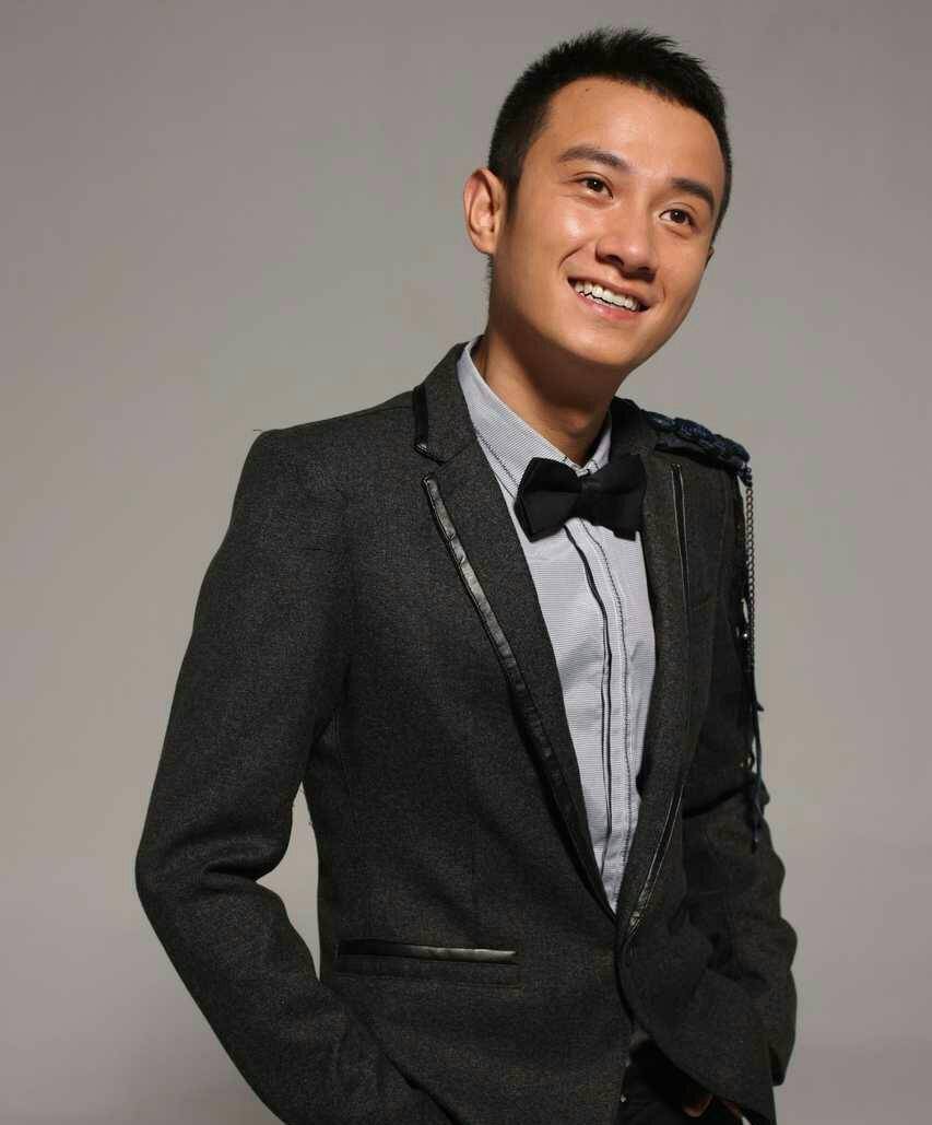 爆文章新恋情,骑电车和美女深夜畅聊,与马伊琍离婚后混成这样?