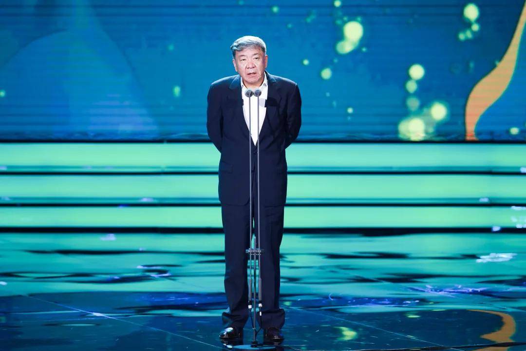 “白玉兰”奖项揭晓 郑晓龙点赞评奖不受干扰