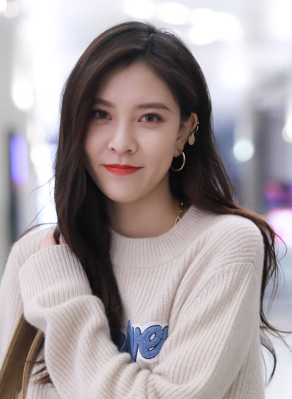 宋妍霏的时尚穿搭,时尚品味在线笑容也非常美