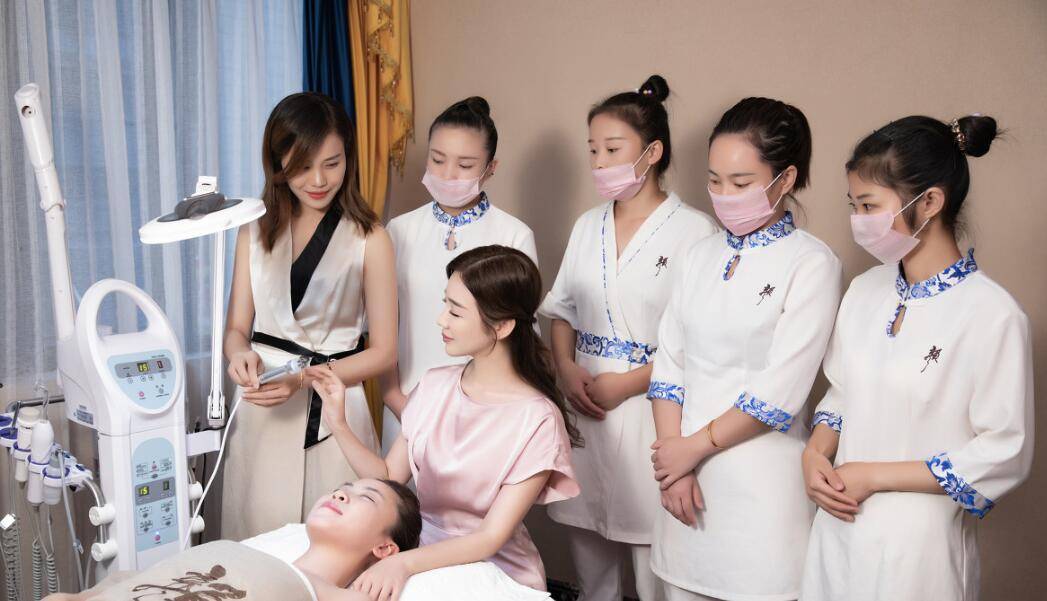 美容院有哪些比较实用老客户带新的拓客方法?