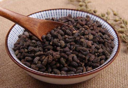 控制血脂的上升,对于男性来说,经常用女贞子泡水饮用,可以帮助身体