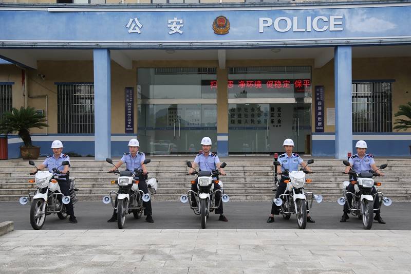 四屏|24小时不间断巡逻 “四屏骁骑”守护辖区群众平安