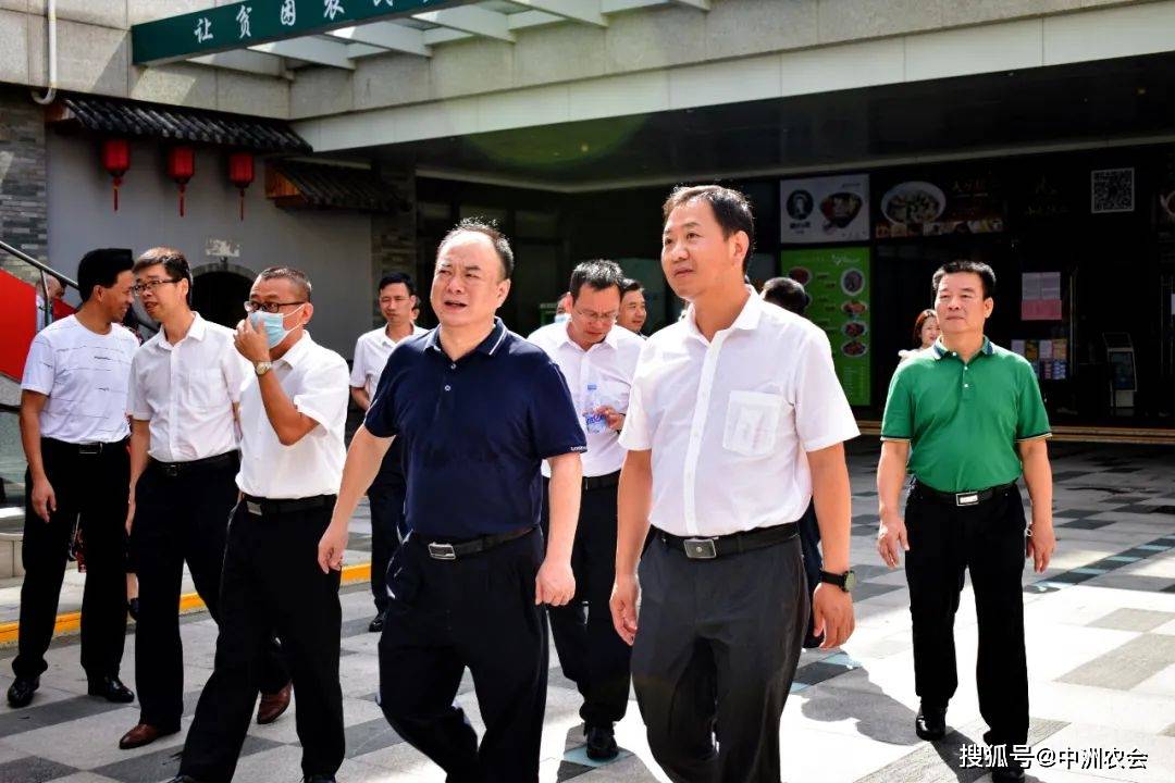 8月13日,贵州省纳雍县委副书记县长许晓鹏,县委常委组织部部长张忠奎