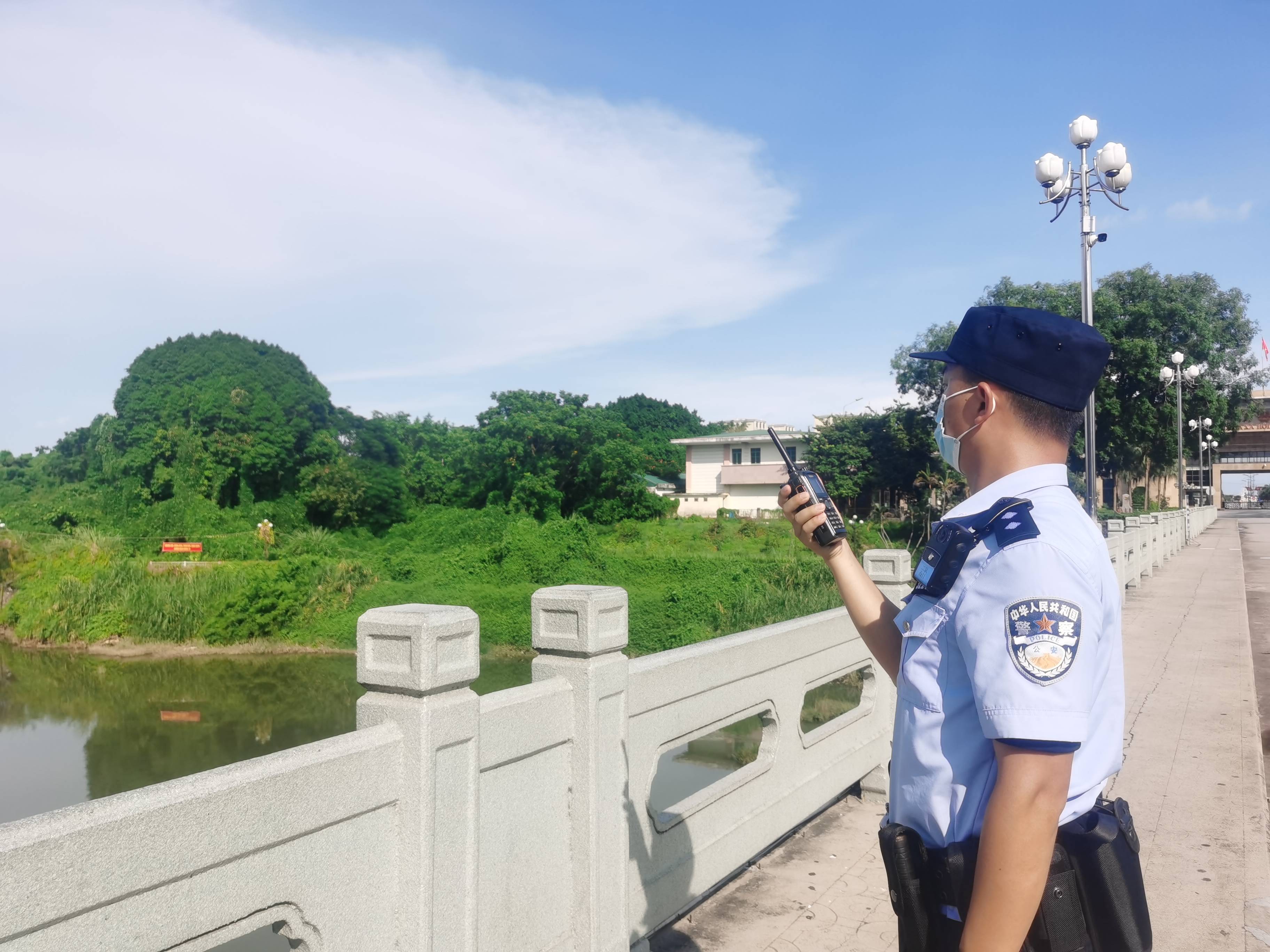 "后浪"弄潮北仑河——记东兴出入境边防检查站执勤二队民警荣右龙