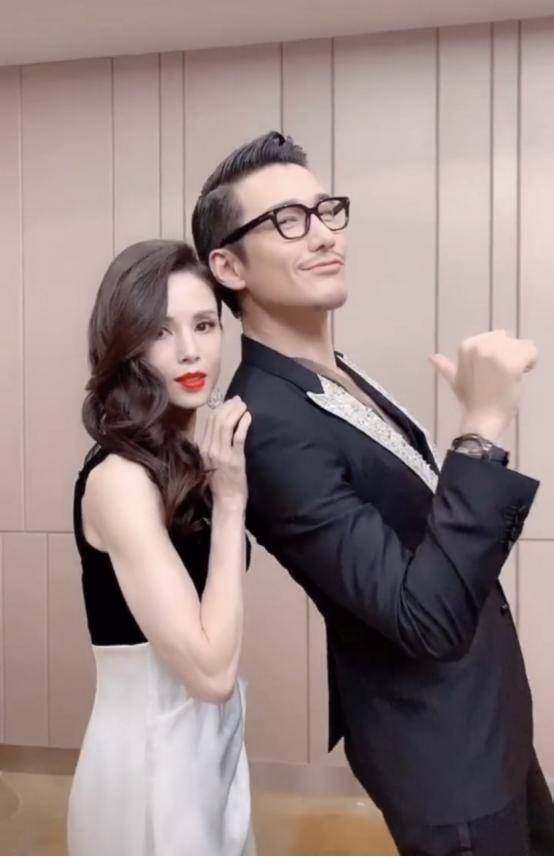 原创胡兵李若彤同框的状态也太好了吧穿身高端礼服更显好气质