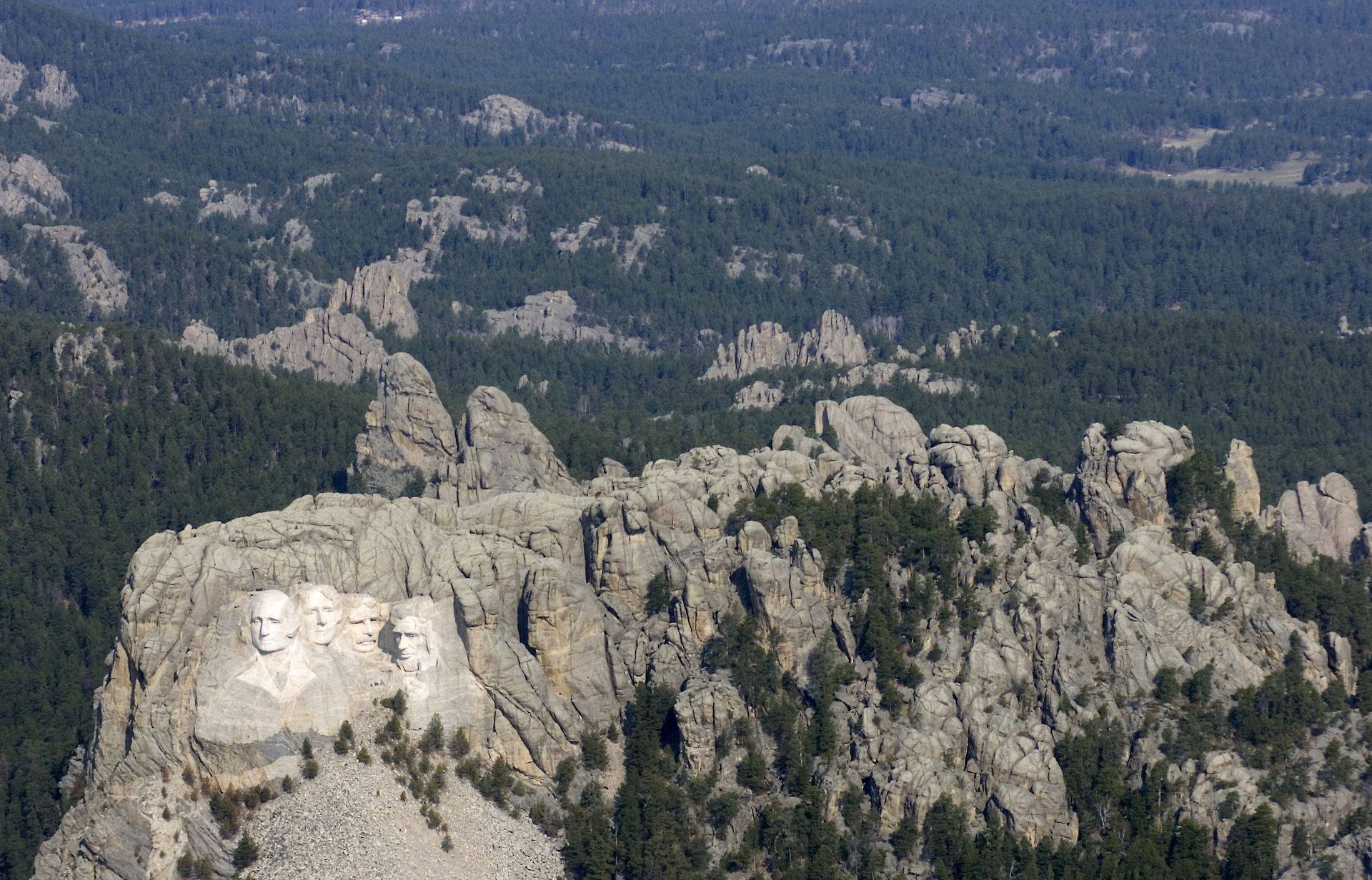 公园(mount rushmore national memorial),中文媒体常称美国总统山,是