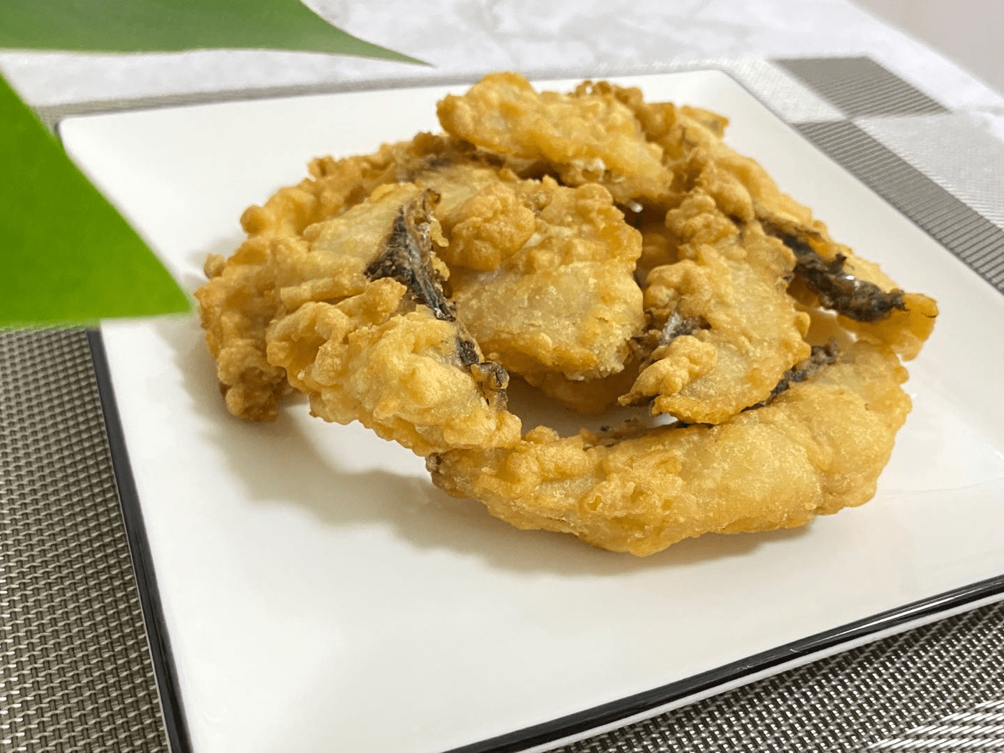 這道香酥炸魚片,做法還是非常簡單的,做好之後,我們就可直接開吃了,也