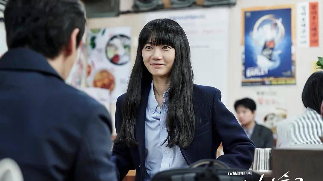 黄始木和韩汝珍通过对案件的追查,锁定了嫌疑人,并取得了证据,然而