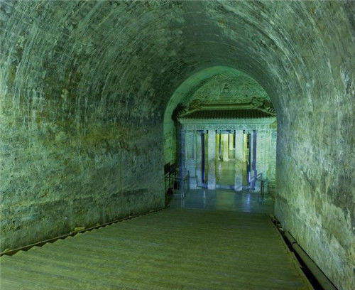 直击乾隆陵墓:遗骨被孙殿英敲碎扔臭水里,乾隆真容看久感觉不适