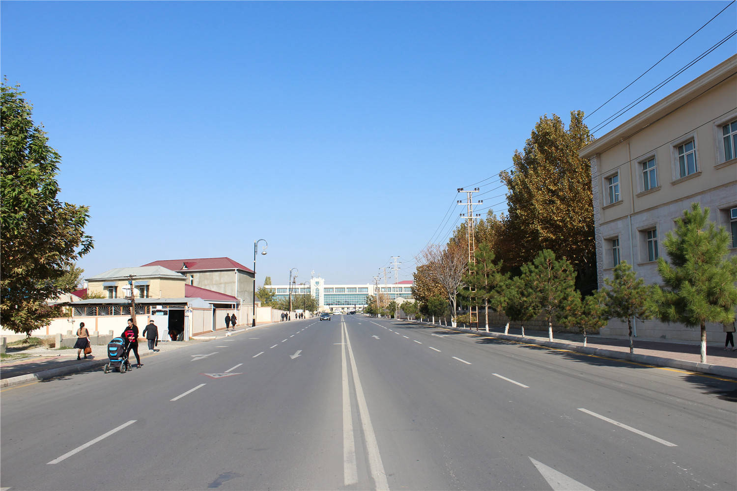 最冷清的国家:首都大白天都空荡荡,周末要求居民出门种树扫街道