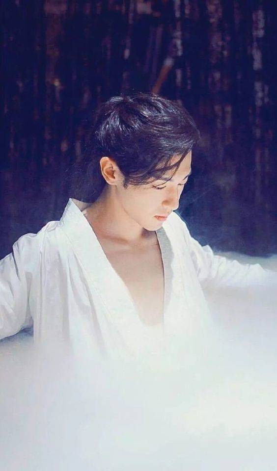 原创男明星白衣造型罗云熙清贵高冷王一博仙气逼人而他最撩人