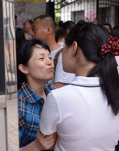 直面原生家庭的烙印中国式家庭的8种暗伤