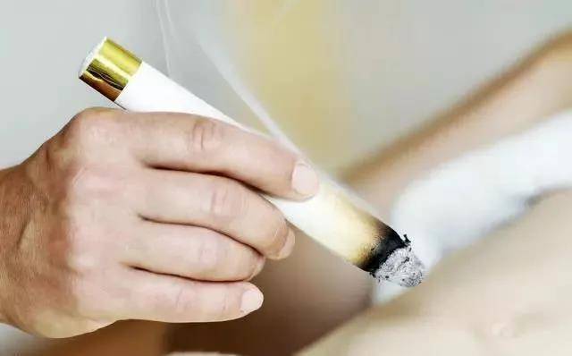 湿透床单,艾灸一次出一次大汗,有许多顾客很顾虑,如此出汗身体是否会