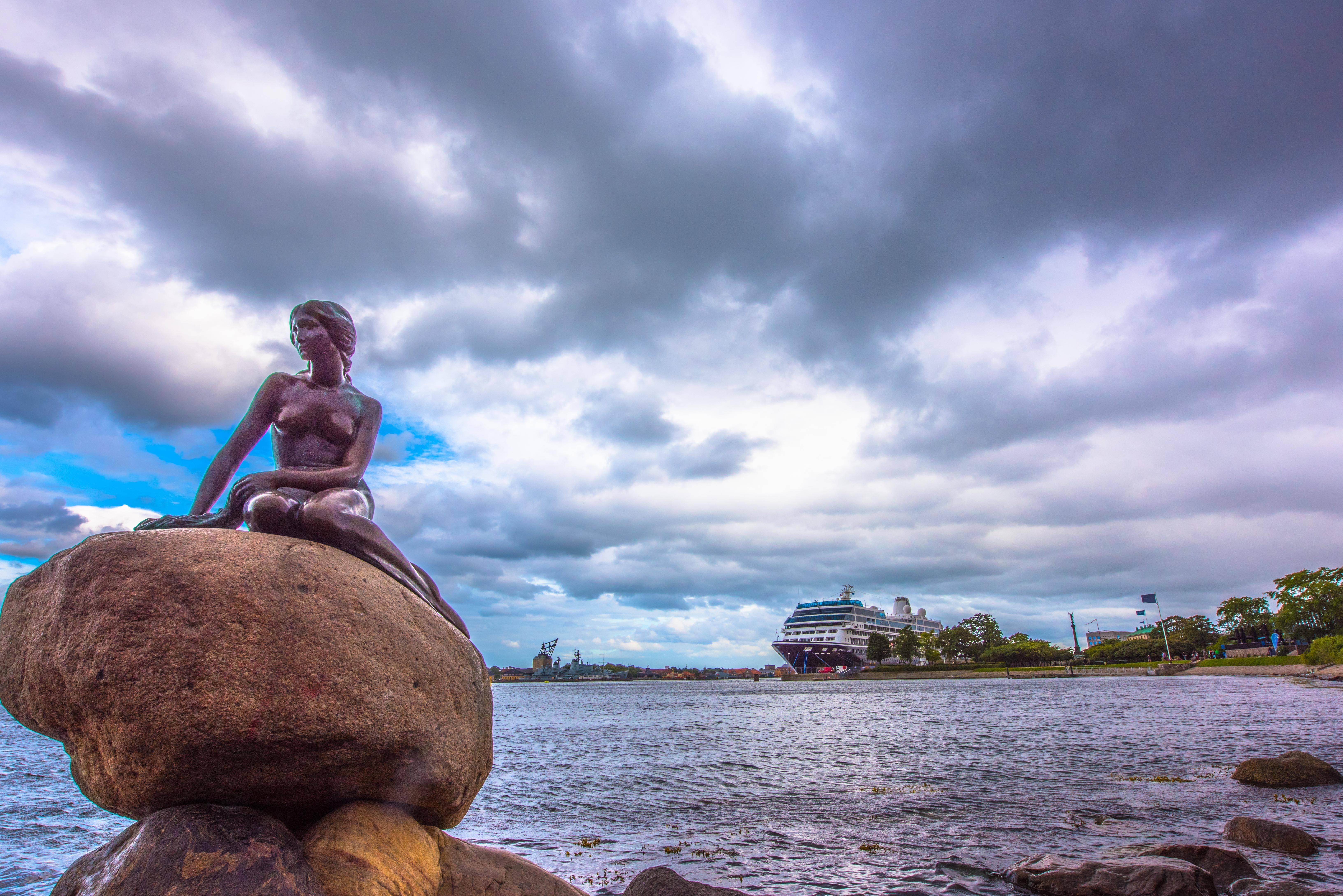 丹麦国宝雕塑小美人鱼详述她背后的故事