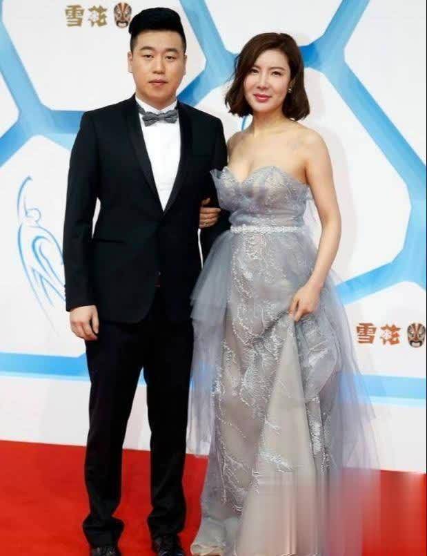 美女射击奥运冠军杜丽,嫁给小师弟组建家庭,如今生娃后韵味十足