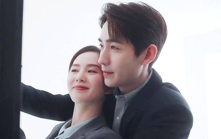 在朱一龙的这部新剧《亲爱的自己》中,还有阚清子,彭冠英和李泽锋等