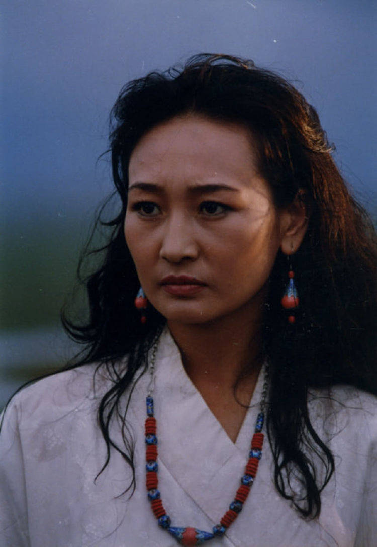 曾是内蒙古第一女演员,嫁腾格尔息影7年,最后却离婚收场