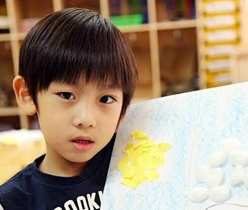 林志颖大儿子kimi,7年之后首次在荧幕亮相,和爸爸肩膀一样高了