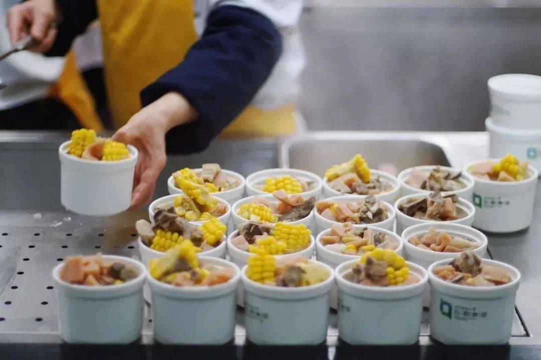 05 校园美食狮子山校区:校内体育馆务实苑菜鸟驿站(中通,邮政);聚贤楼