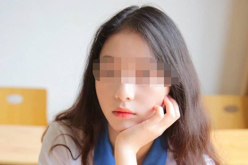 15岁女孩跳楼砸死父亲,她本来是个可怜人,为何招来众人谴责?
