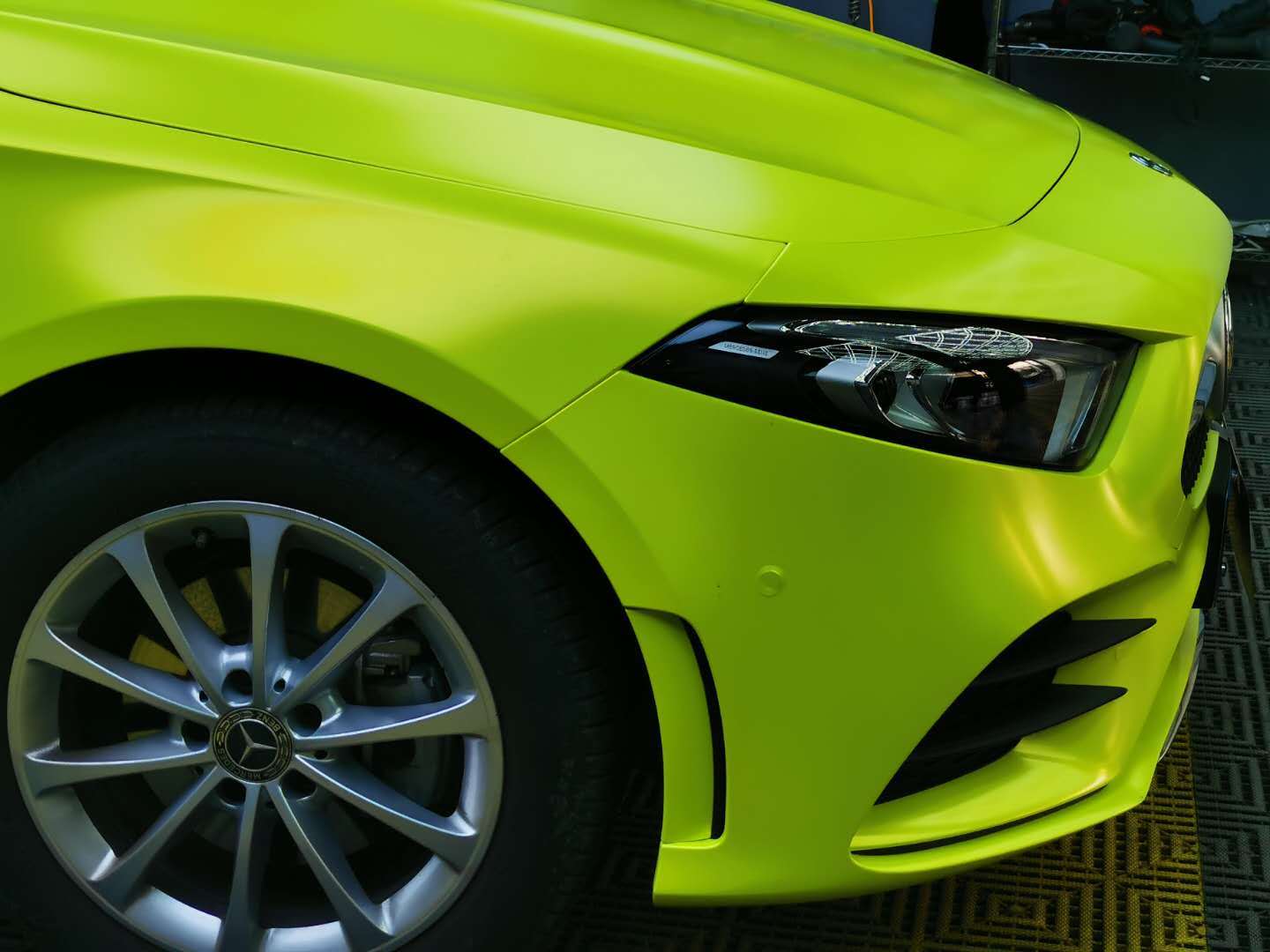 成都靓车会奔驰改色贴膜电光柠檬黄