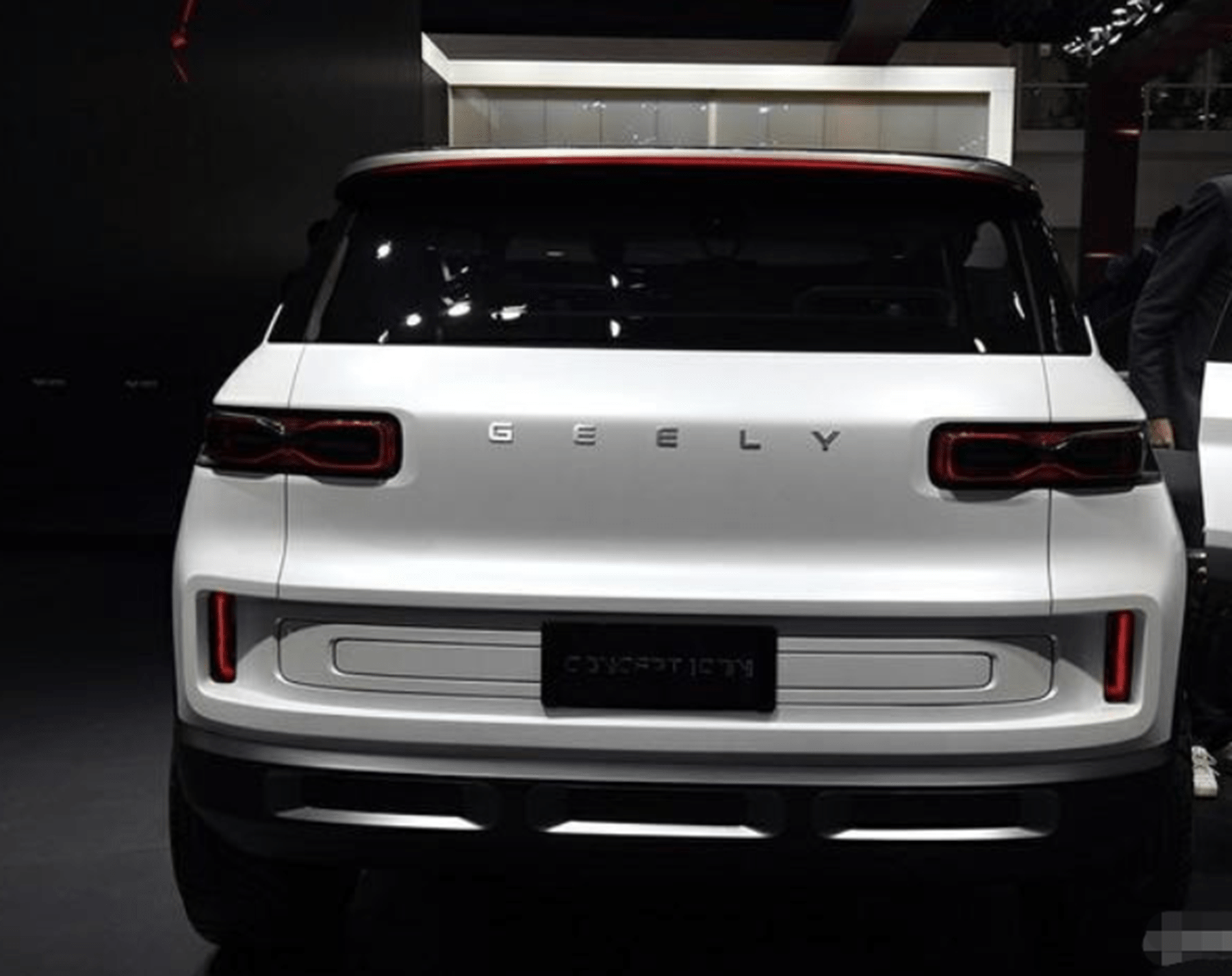 李书福迎来巅峰!吉利"极光"首月订单突破27000台,还要啥路虎