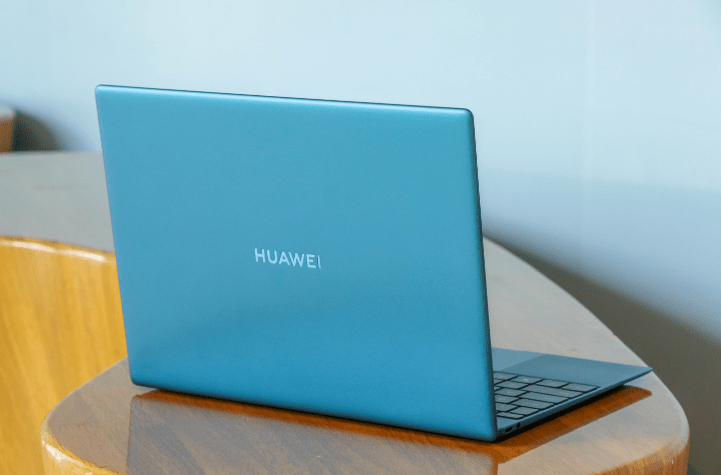 丰富的配色让人眼前一亮,本次matebook x提供了4款配色:冰霜银,星际蓝